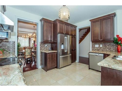 166 Alison Crescent, Oakville, ON - Indoor Photo Showing Kitchen With Double Sink