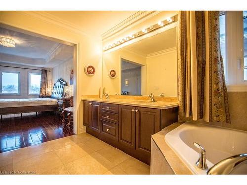 166 Alison Crescent, Oakville, ON - Indoor Photo Showing Bathroom