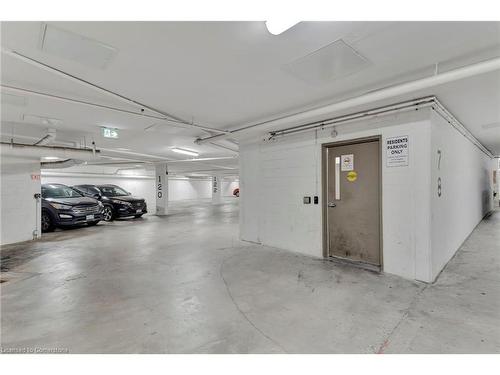 322-125 Shoreview Place, Stoney Creek, ON - Indoor Photo Showing Garage