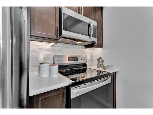 322-125 Shoreview Place, Stoney Creek, ON - Indoor Photo Showing Kitchen