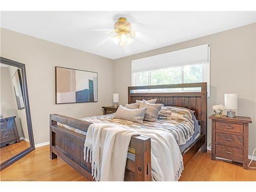 20 Geneva Drive, Hamilton, ON - Indoor Photo Showing Bedroom