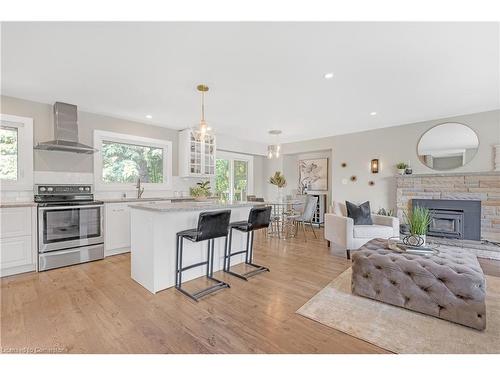 20 Geneva Drive, Hamilton, ON - Indoor Photo Showing Kitchen With Upgraded Kitchen