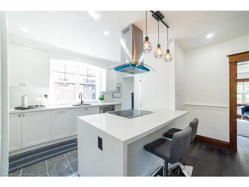 210 Maple Street, Welland, ON - Indoor Photo Showing Kitchen With Upgraded Kitchen