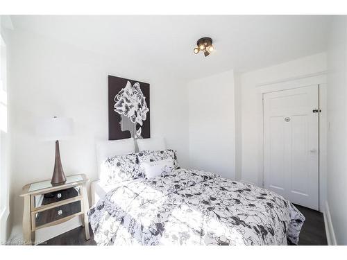 210 Maple Street, Welland, ON - Indoor Photo Showing Bedroom