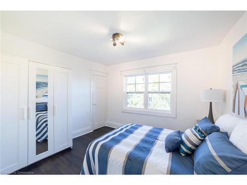 210 Maple Street, Welland, ON - Indoor Photo Showing Bedroom