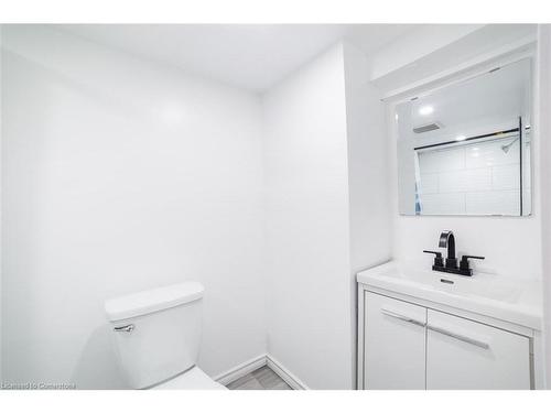 210 Maple Street, Welland, ON - Indoor Photo Showing Bathroom