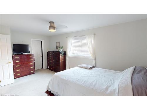 12 Silverspring Crescent, Hamilton, ON - Indoor Photo Showing Bedroom