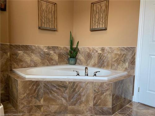 12 Silverspring Crescent, Hamilton, ON - Indoor Photo Showing Bathroom