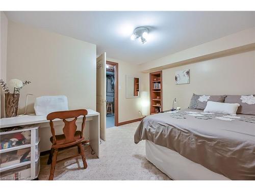 166 Rifle Range Road, Hamilton, ON - Indoor Photo Showing Bedroom