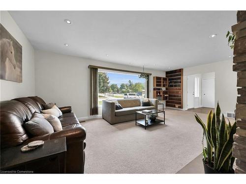 166 Rifle Range Road, Hamilton, ON - Indoor Photo Showing Living Room