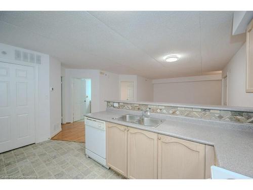 101-1450 Bishops Gate, Oakville, ON - Indoor Photo Showing Kitchen With Double Sink