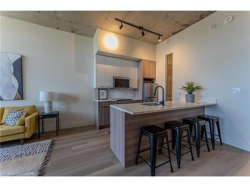 508-26 Augusta Street, Hamilton, ON - Indoor Photo Showing Kitchen