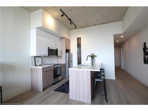 508-26 Augusta Street, Hamilton, ON - Indoor Photo Showing Kitchen