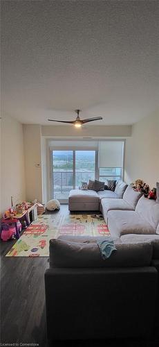 1009-2093 Fairview Street, Burlington, ON - Indoor Photo Showing Living Room