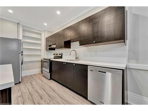 9-155 Bold Street, Hamilton, ON - Indoor Photo Showing Kitchen