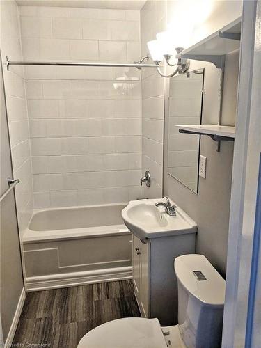 24 Carrick Avenue, Hamilton, ON - Indoor Photo Showing Bathroom