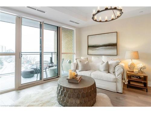 606-2060 Lakeshore Road, Burlington, ON - Indoor Photo Showing Living Room