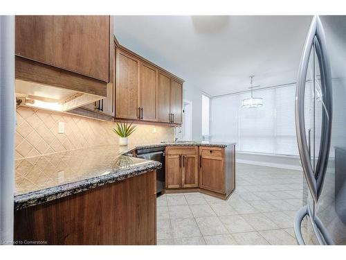 Ph5-1770 Main Street W, Hamilton, ON - Indoor Photo Showing Kitchen