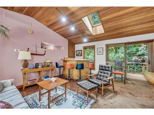 60 Maple Drive, Stoney Creek, ON - Indoor Photo Showing Living Room