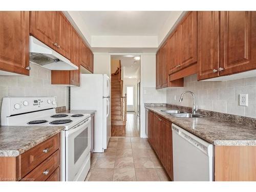 4130 Rawlins Common, Burlington, ON - Indoor Photo Showing Kitchen With Double Sink