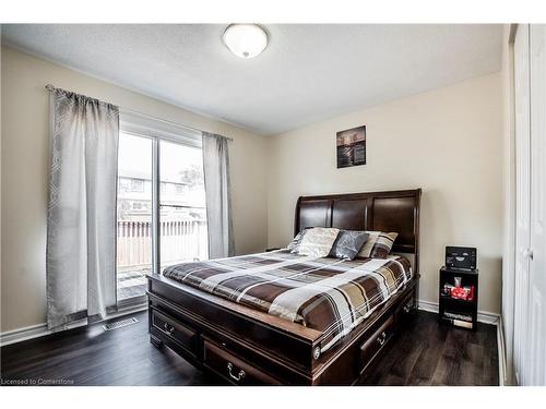 24 Bow Valley Drive, Hamilton, ON - Indoor Photo Showing Bedroom