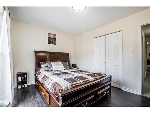 24 Bow Valley Drive, Hamilton, ON - Indoor Photo Showing Bedroom