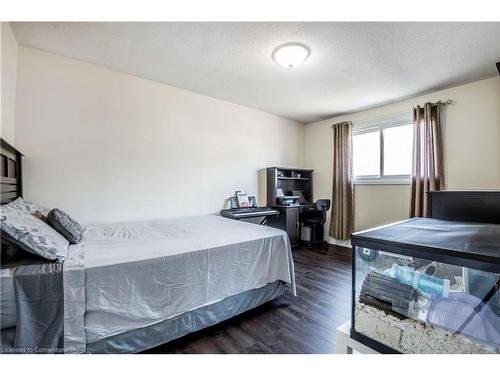 24 Bow Valley Drive, Hamilton, ON - Indoor Photo Showing Bedroom