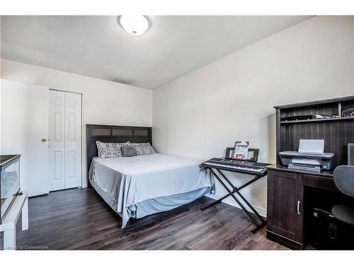 24 Bow Valley Drive, Hamilton, ON - Indoor Photo Showing Bedroom