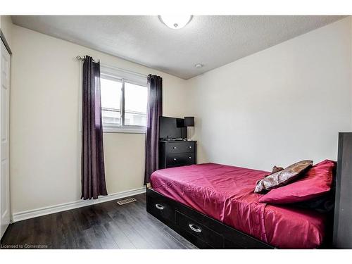 24 Bow Valley Drive, Hamilton, ON - Indoor Photo Showing Bedroom