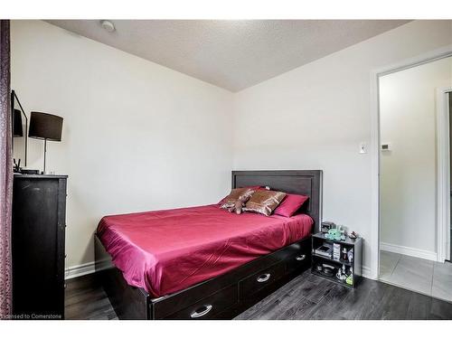 24 Bow Valley Drive, Hamilton, ON - Indoor Photo Showing Bedroom