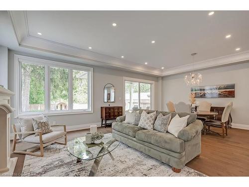 513 Woodview Road, Burlington, ON - Indoor Photo Showing Living Room