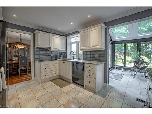 16 Camrose Drive, Brantford, ON - Indoor Photo Showing Kitchen