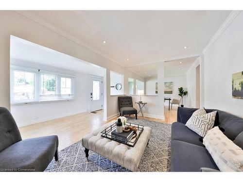 82 King Street, Milton, ON - Indoor Photo Showing Living Room