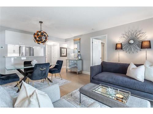 104 E-216 Plains Road W, Burlington, ON - Indoor Photo Showing Living Room