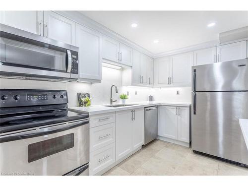 508-25 Fairview Road W, Mississauga, ON - Indoor Photo Showing Kitchen