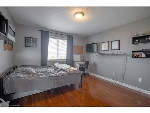 9 Vidal Court, Grimsby, ON - Indoor Photo Showing Bedroom