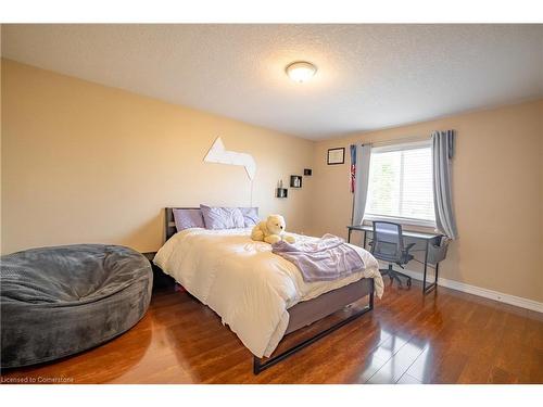 9 Vidal Court, Grimsby, ON - Indoor Photo Showing Bedroom