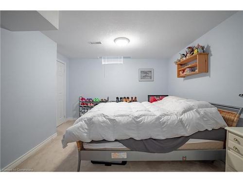 9 Vidal Court, Grimsby, ON - Indoor Photo Showing Bedroom