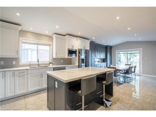 9 Vidal Court, Grimsby, ON - Indoor Photo Showing Kitchen With Upgraded Kitchen