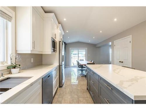 9 Vidal Court, Grimsby, ON - Indoor Photo Showing Kitchen