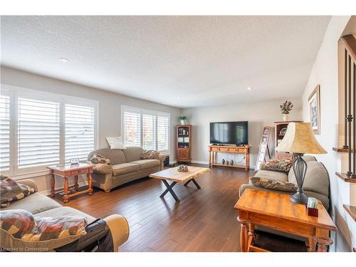 9 Vidal Court, Grimsby, ON - Indoor Photo Showing Living Room