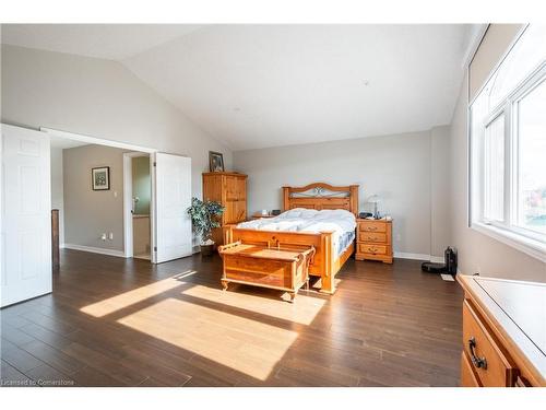 9 Vidal Court, Grimsby, ON - Indoor Photo Showing Bedroom