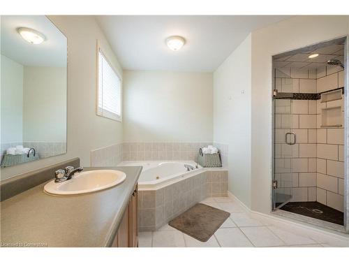 9 Vidal Court, Grimsby, ON - Indoor Photo Showing Bathroom