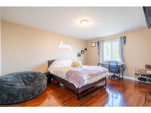 9 Vidal Court, Grimsby, ON - Indoor Photo Showing Bedroom