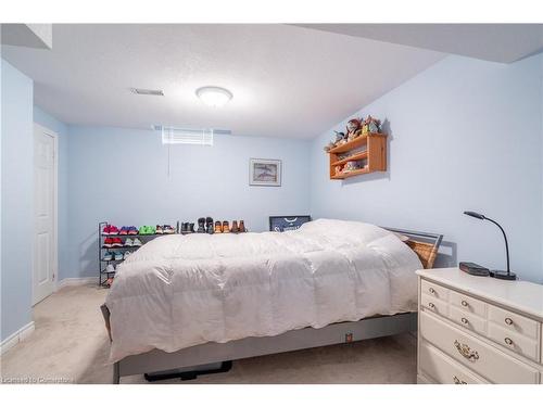 9 Vidal Court, Grimsby, ON - Indoor Photo Showing Bedroom