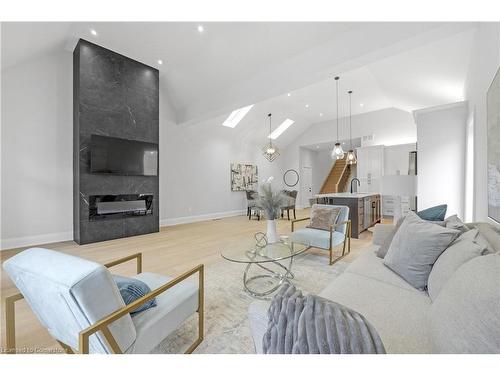 29 Magill Street, Hamilton, ON - Indoor Photo Showing Living Room