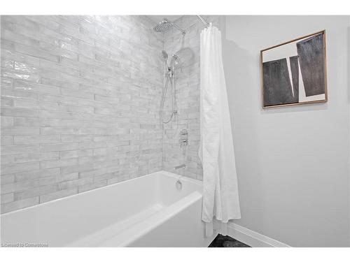 29 Magill Street, Hamilton, ON - Indoor Photo Showing Bathroom