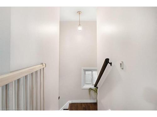 29 St Matthews Avenue, Hamilton, ON - Indoor Photo Showing Other Room