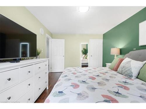 29 St Matthews Avenue, Hamilton, ON - Indoor Photo Showing Bedroom