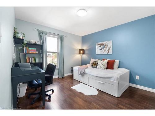 29 St Matthews Avenue, Hamilton, ON - Indoor Photo Showing Bedroom